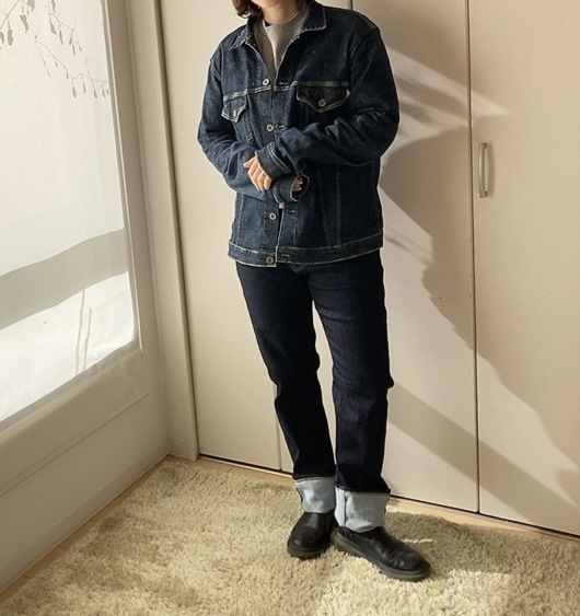 【ワークマン グリーンテックウォーミーデニムパンツ】デニムジャケットを組み合わせたセットアップスタイル
