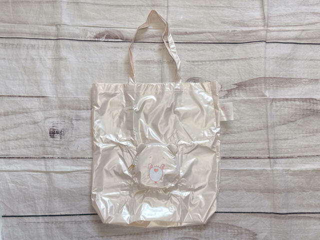 開けました。開いたときにもケアベア™︎フェイスが〜！かわいい！