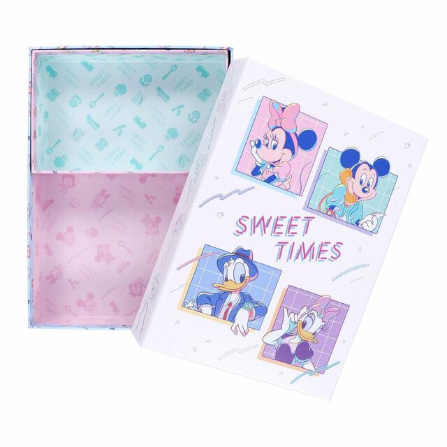 ケース 2,000円｜サイズ：（お道具箱）縦約28×横約20×高さ約6cm（仕切り箱）縦約12×横約19×高さ約5cm｜東京ディズニーリゾート「SWEET TIMES」シリーズ｜販売店舗：東京ディズニーランド「グランドエンポーリアム」、東京ディズニーシー「イル・ポスティーノ・ステーショナリー」