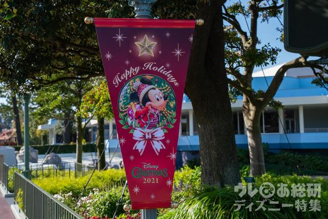 東京ディズニーランドのパレードルートに設置されたバナー｜ミッキー
