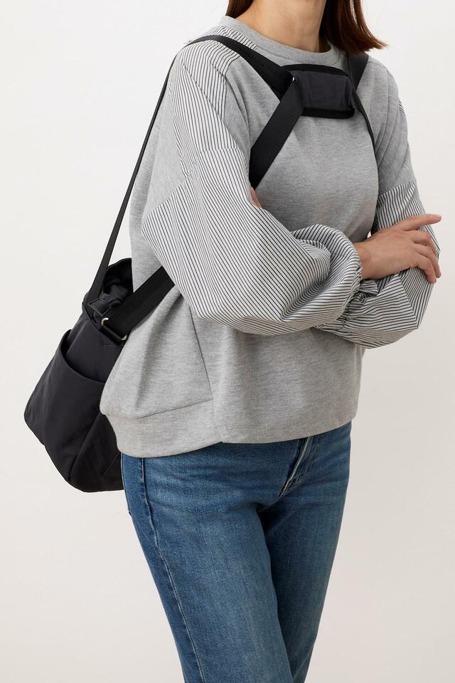 歩きながらでも持ち方を変えられる！5WAYバッグ