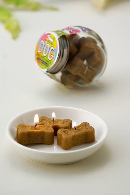 ドッグビスケットキャンドル　　（画像協力：カメヤマ株式会社）