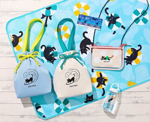 カフェ・ベローチェ【黒ねこサマーバッグ2024】価格：店舗販売分は4,800円（税込）、オンラインストア販売分は4,200円（税込）※店舗販売分は6,300円（税込）相当のアイテム、オンラインストア販売分は4,980円（税込）相当のアイテムが入っています。