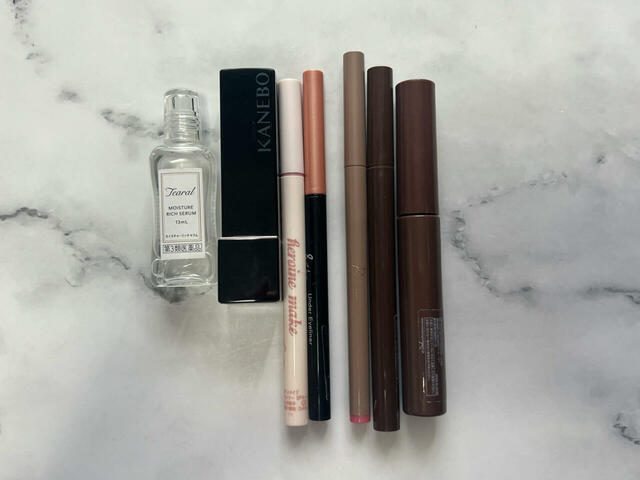 下段に収納したコスメはこちら