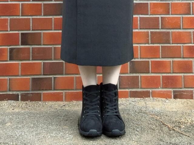 片足（Mサイズ）約218gで超軽量設計！ブーツとは思えない快適さです…！【しまむら新作ブーツ】「ラクっと！快適 スムーズINブーツ」