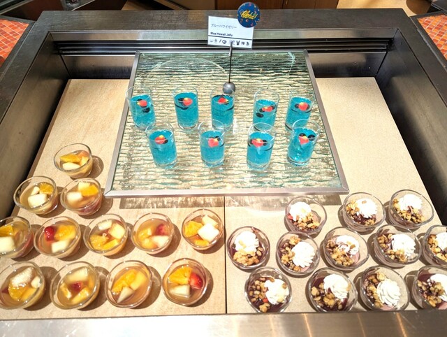 【シェラトン・グランデ・トーキョーベイ・ホテル】ハワイアンブッフェのグラスデザート類