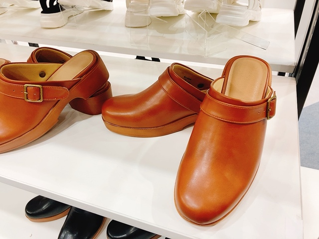 【ワークマン 靴】革のような質感がおしゃれなヒール