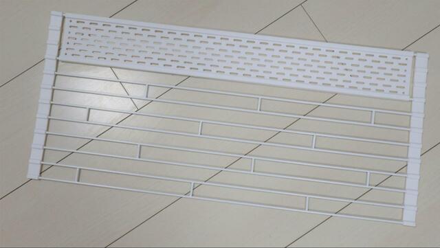 【山崎実業：tower 折り畳み水切りシリコーントレー付き】サイズは奥行26×幅58×高さ0.8cm