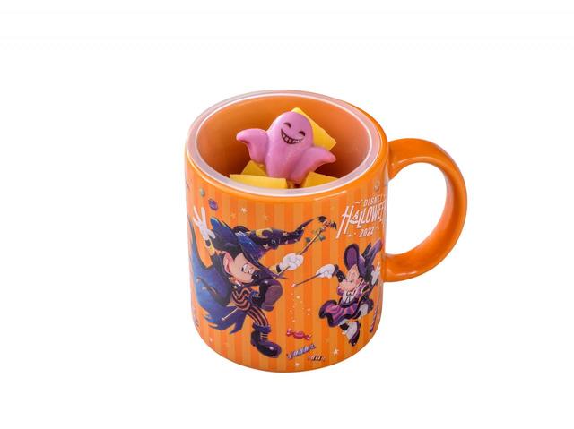 スウィートポテト&アーモンド、スーベニアカップ付き 900円|提供店舗:東京ディズニーランド「プラズマ・レイズ・ダイナー」/東京ディズニーシー「ホライズンベイ・レストラン」|東京ディズニーリゾート「ディズニー・ハロウィーン」2022スペシャルメニュー