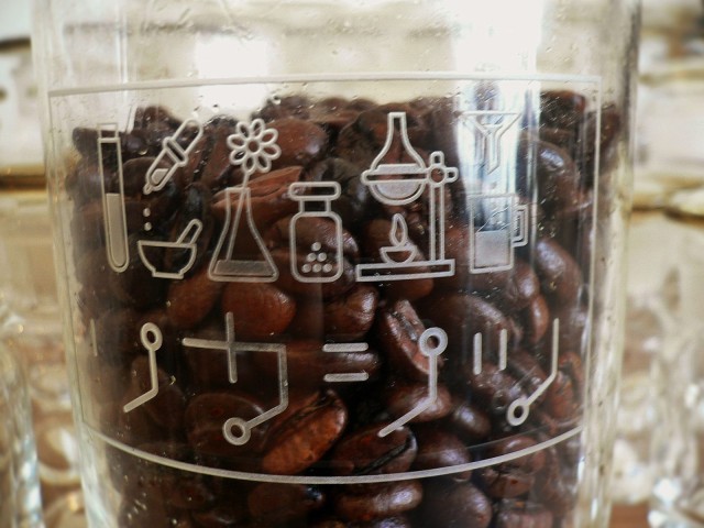 清澄白河『リカシツ』／裏側はロゴが白になっていました