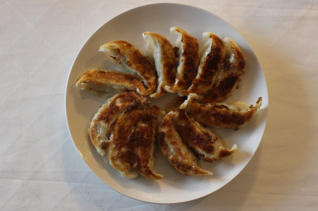 簡単に羽根つき餃子が完成！イートアンド『大阪王将　羽根つき餃子』