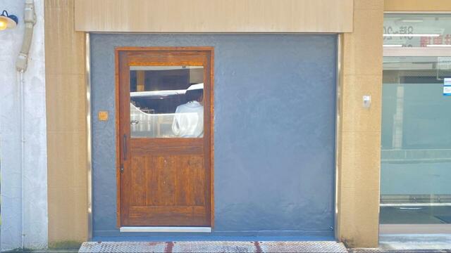 【広島の人気カフェ3選　”LAV. (: LAVENDER)”】可愛らしい木のドアを開けると小さな焼き菓子やさんが現れます♪