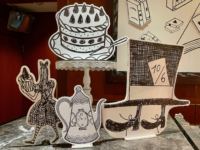 【ヒルトン東京 絵本の国のアリス スイーツビュッフェ】