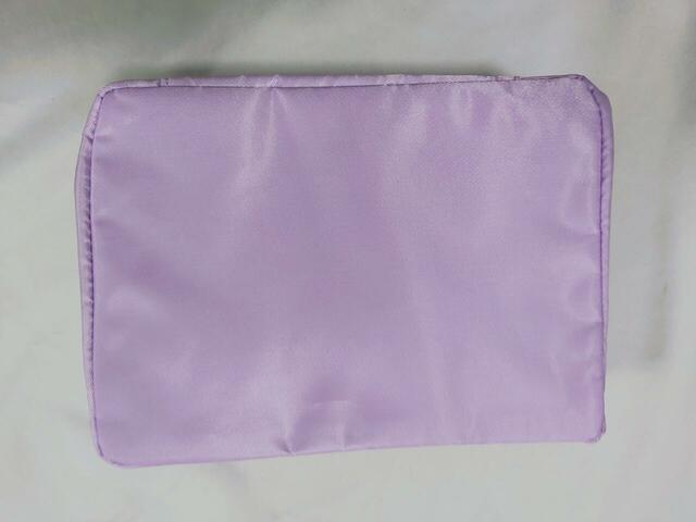 裏側はパープルの無地