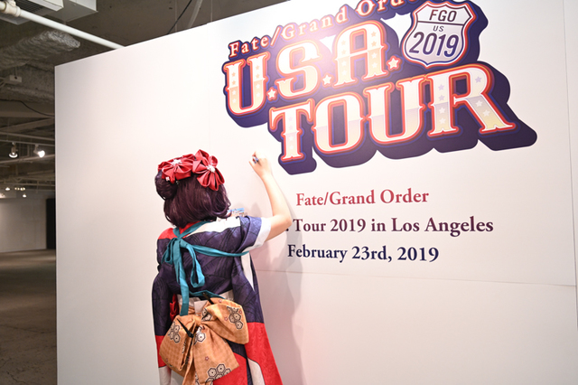 マシュの描き下ろしを描くNamieさん