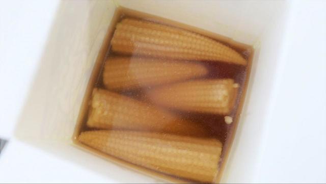 【牛乳パック再活用レシピ “映え”テリーヌ】ヤングコーンやオクラは上下を交互に詰める