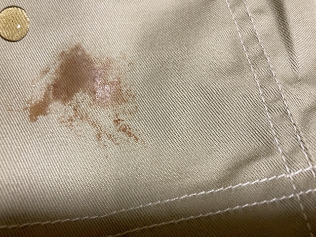 【ワークマン 超撥水チノペインターカーゴパンツ】べっとりチョコレートも簡単に落ちちゃう