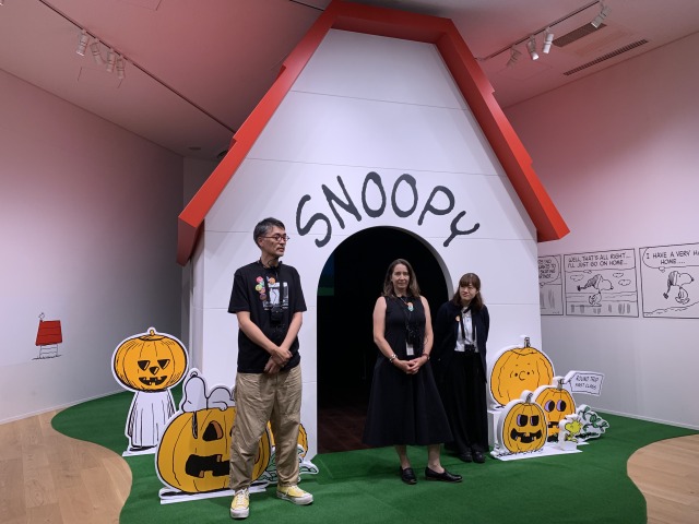 内覧会ではクリエイティブ・ディレクターの草刈大介さんと、「シュルツ美術館」のジャー ナターシャ・コクランさんが登壇