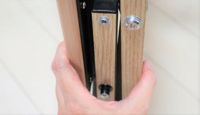 【ワークマン 燃え広がりにくいキャンピングチェア】折りたたむと幅約8.6cm