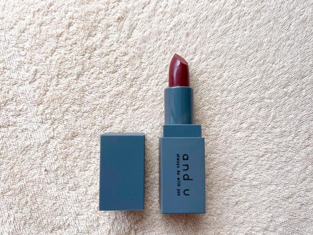 【3COINS （スリーコインズ）コスメシリーズ「and u（アンドユー）」リップカラー】高級感があって330円（税込）とは思えない