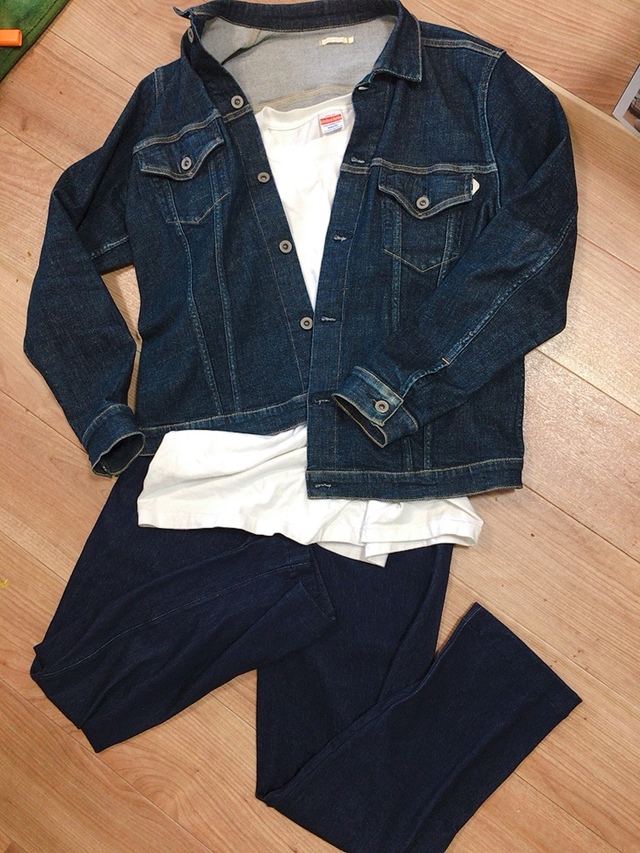 【ユニクロ】ジャージーリラックスアンクルパンツ／ジャケットと色味を合わせるとセットアップ感が出て今風に