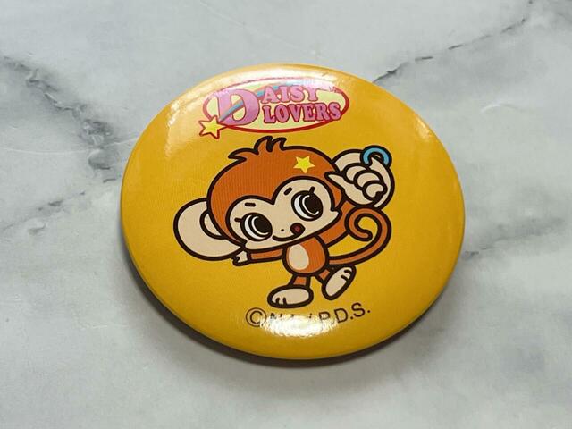 サイズ（約）直径5.8cmのスチール製の缶バッジ