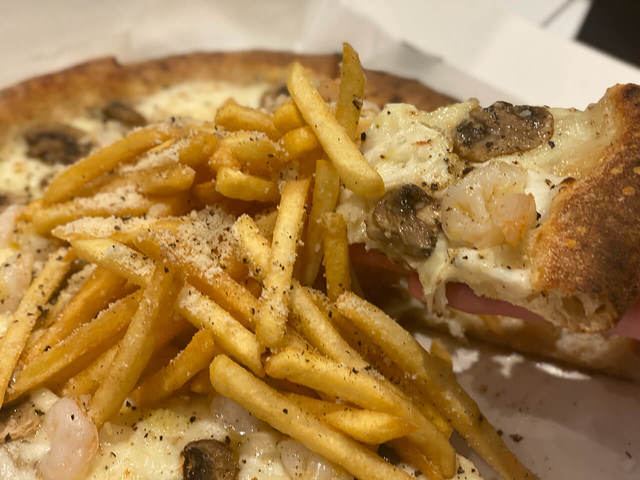 GOLDEN PIZZA TOKYO カチョエぺぺピザグラタン　￥3,200