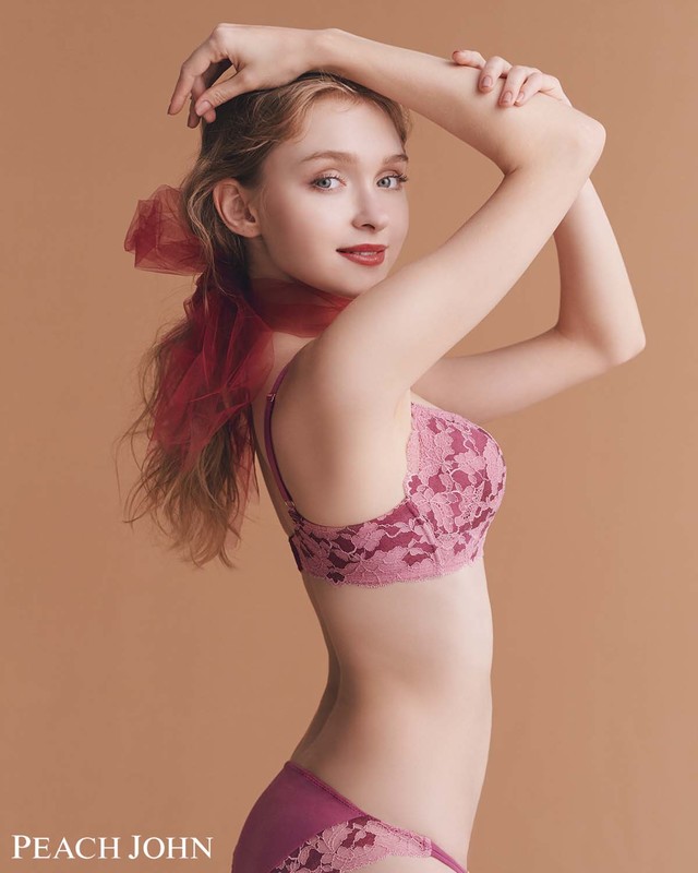 【PEACH JOHN】ナイスバディブラ：価格 3,900円（税込）／ショーツ：価格 1,800円（税込）