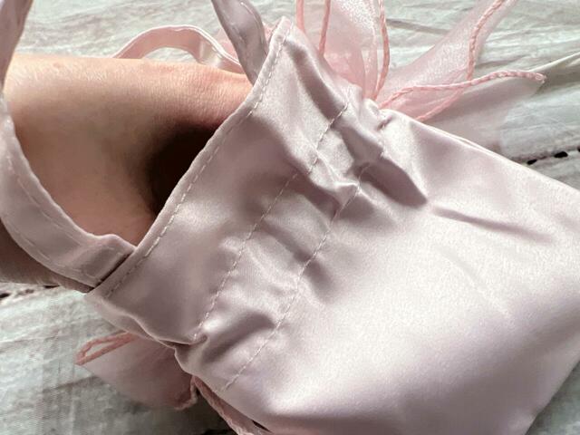 口はゴム入りの仕様。ものが取り出しやすいのもGood！