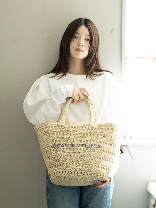 【DEAN ＆ DELUCA | BEAMS COUTURE　クロッシェバスケットバッグ】収納力たっぷりなMサイズ。週末のお出かけにもぴったりです◎