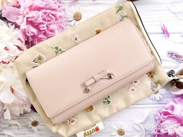 長財布を入れてファスナーが閉まります