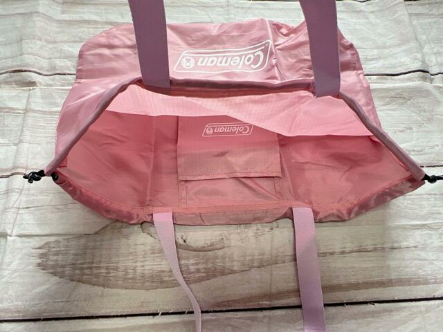 内側には釣りポケットがひとつついています