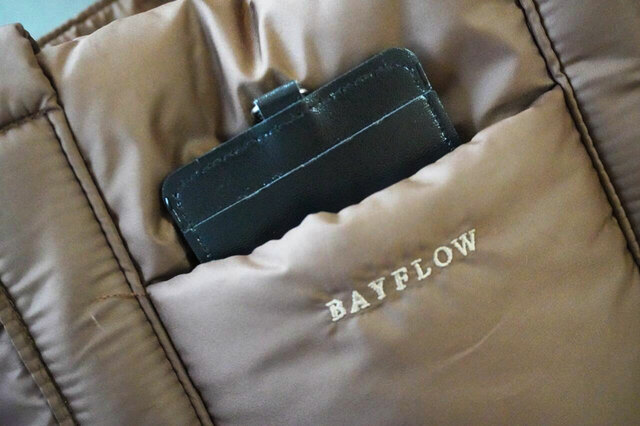 カードケースなどが入る外ポケット