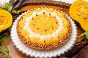 【キル フェ ボン】「北海道みよい農園産 “くりりん”かぼちゃとチョコレートのタルト」piece 896円、whole (25cm) 8,964円