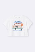 【GU×パペットスンスン】「KIDSグラフィッククロップドT パペットスンスン」990円/みんなにアイスクリームを届けるためのアイスクリームショップワゴン