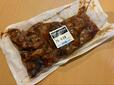 【コストコ 米久かがやき スパイシーカットステーキ】袋の中にお肉と旨みたっぷりの肉汁がぎっしり、このまま袋ごと湯煎するだけで完成するのがラクすぎます♪