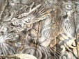 本殿に彫られた見事な彫刻の龍