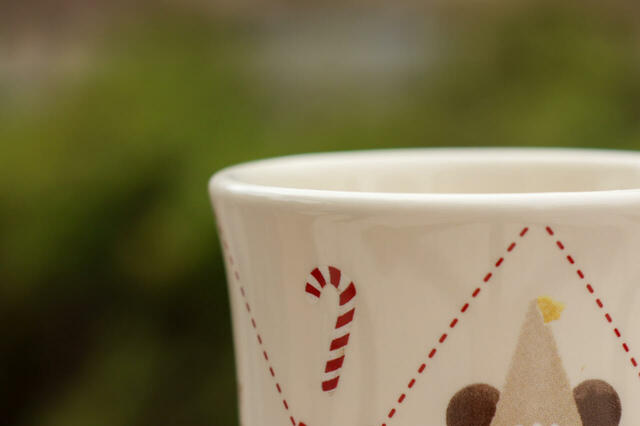 練乳ムース&ベリーゼリー、スーベニアカップ付き 1200円|カップのふち