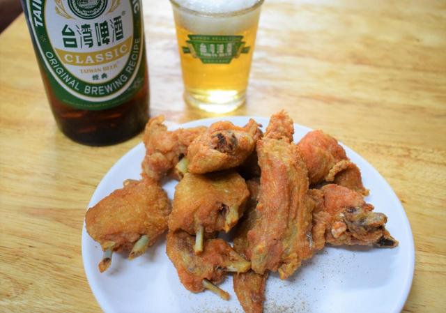 台南で出会った豆腐乳漬けの唐揚げ。油っこさが半減し、まろやかになる