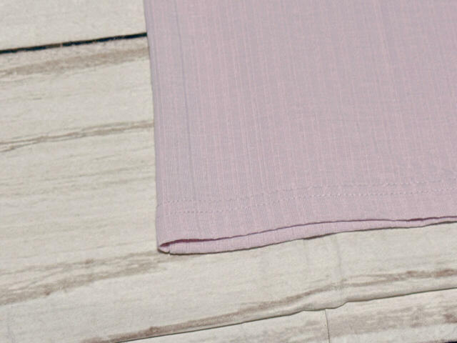 カラーは青みの淡いピンク。大人かわい印象で、顔色も良く見えます！