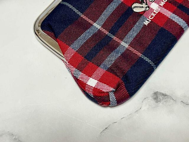 素材はポリエステル。少し起毛感のある秋らしい生地『SPRiNG 10月号』付録:MICKEY MOUSE(ミッキーマウス)横長がま口ポーチ