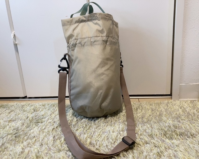 【Colombia ワクレラショルダーバッグ】荷物が多いときはドローコードを絞らなければ、上部も収納スペースとして使えます