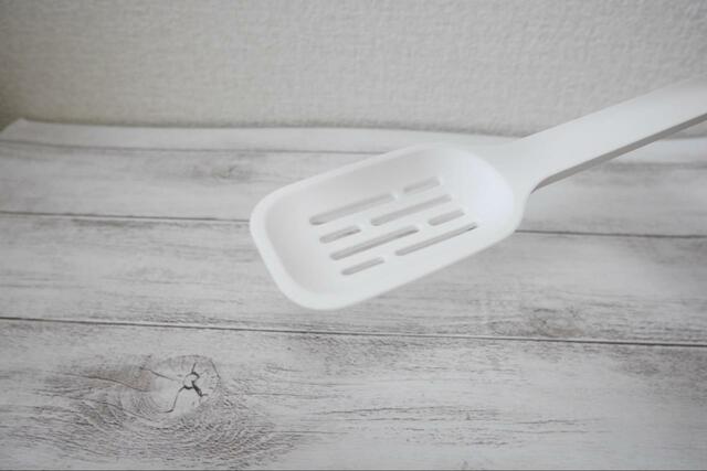 【TOWER シリコーン スプーン トング】片方がスプーンの形