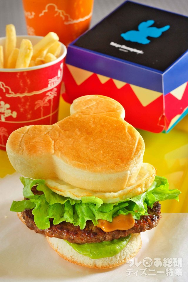 トゥモローランド・テラス「エッグ&ビーフパティサンド」