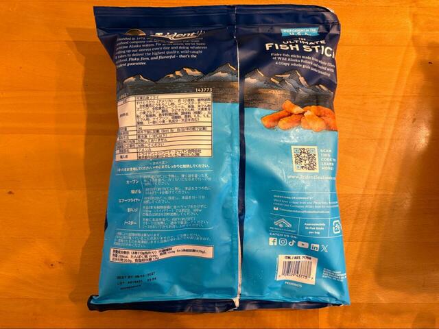 【コストコ THE ULTIMATE FISHSTICK】裏面もチェック！原材料や調理方法がしっかり記載されていて、調理バリエーションが多いのが魅力です♪