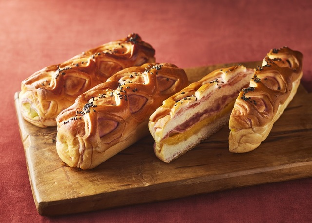 「むらさきOIMOロールスティック」＜355円(税込)＞【タリーズから秋のドリンクとフードが新登場】