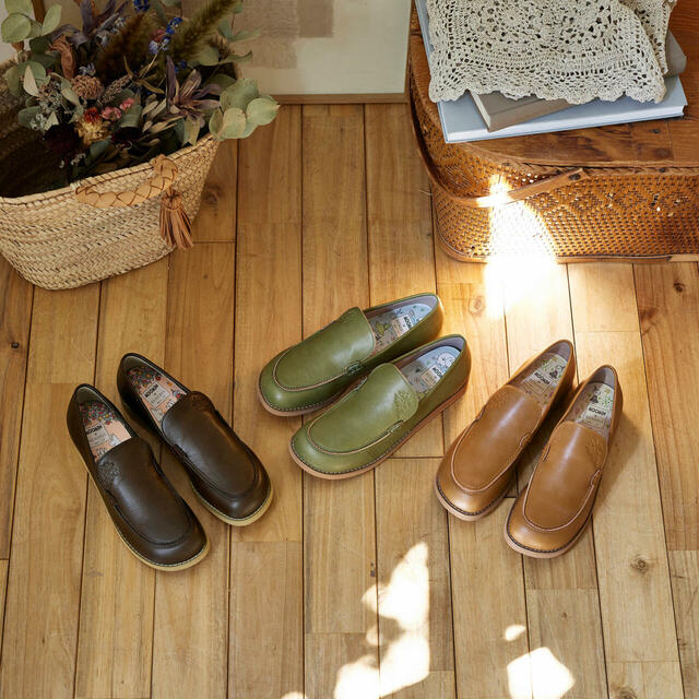 軽量スリッポン「ムーミン×べネビス」|¥9,990 (税込)