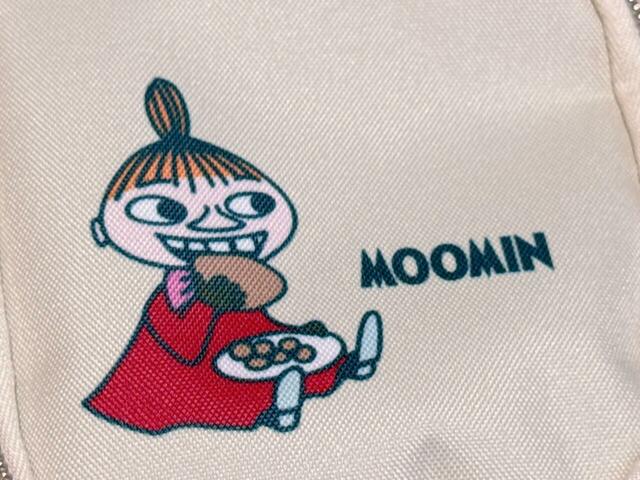 前面蓋部分にリトルミイのイラストプリント入りデザイン！