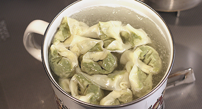 「ミドリのワンタンスープ」