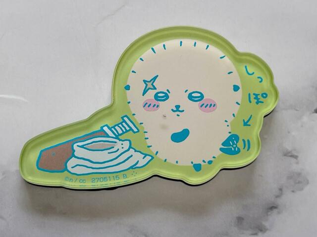 ラッコがマントを脱ぎ、剣を置いた姿はレア!しっぽを振っている姿がかわいいです♪